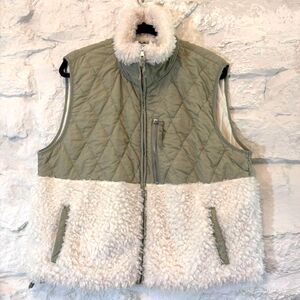 Abercrombie & Fitch Soft A&F Mixed Media Sherpa Quilted Vest Outdoorsy Gorpcore
